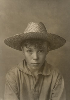 Lewis Hine.  Photograph.